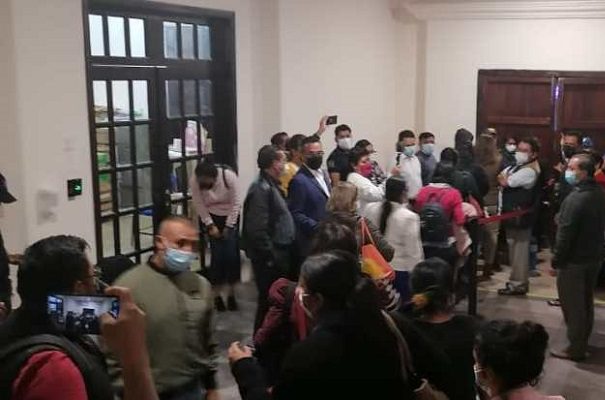 Con disparos al aire desalojan manifestación contra alcaldesa de Huajuapan #VIDEOS