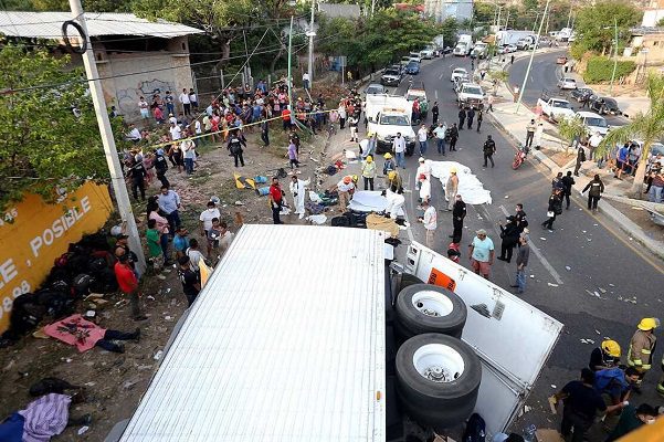 Sube a 55 la cifra de migrantes muertos tras accidente en Chiapas