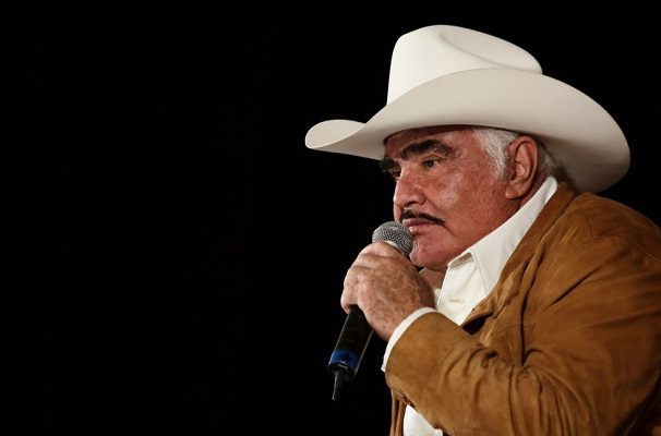 Vicente Fernández esta "muy cansado", dice su hijo Gerardo Fernández