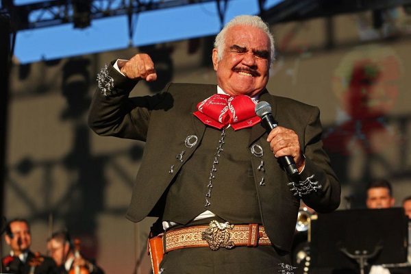 Famosos se despiden de Vicente Fernández