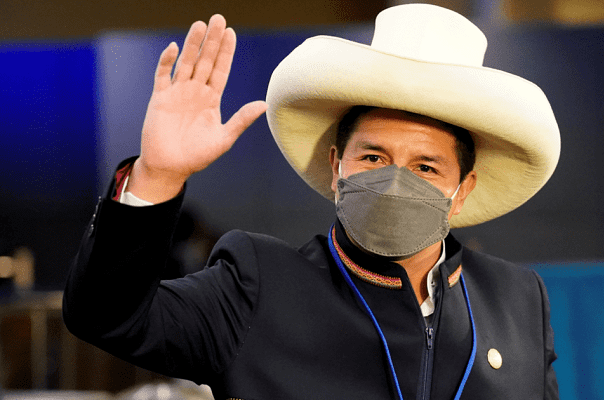 AMLO manda "apoyo" a Pedro Castillo ante campaña de opositores