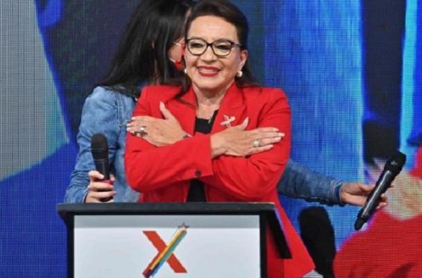 AMLO felicita a Xiomara Castro, presidenta electa de Honduras