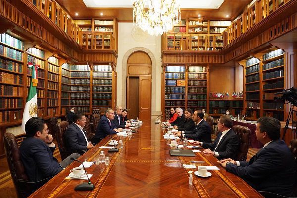 "Que deponga su actitud extremista": AMLO celebra diálogo con el PAN