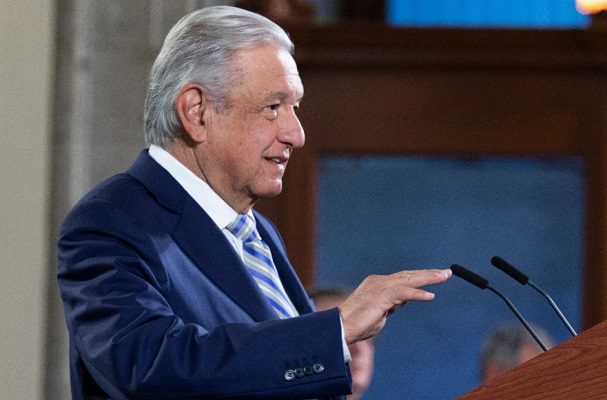 AMLO reitera vacuna de refuerzo para todos; sigue sector salud y maestros