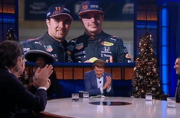 Noticiero en Holanda lleva mariachi a Checo Pérez por su apoyo a Verstappen #VIDEO