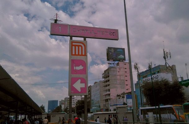 Detienen a madre en Metro Chapultepec por golpear a su hija