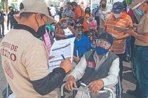 Sancionan a servidores públicos por uso de programas sociales para promoción de AMLO