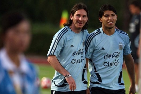 "Te quiero mucho amigo", dice Messi al "Kun" Agüero por su retiro