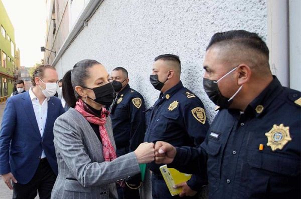 Gobierno CDMX anuncia desfile decembrino de policías y bomberos