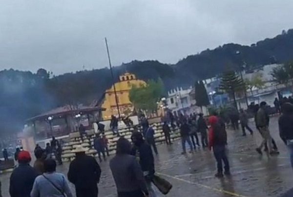 Grupo armado irrumpe en elección municipal, en Oxchuc, Chiapas #VIDEO