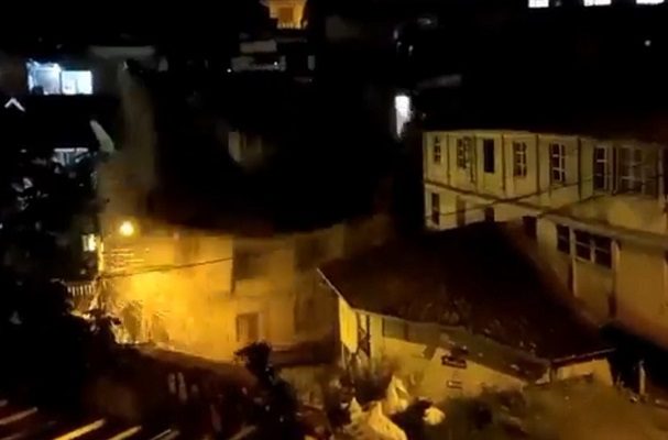 Socavón se traga casas y causa evacuación masiva, en Ecuador #VIDEOS