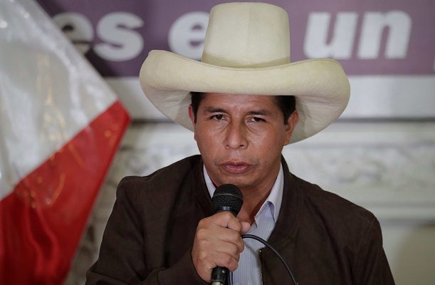 Gobierno de Perú defiende visita de funcionarios mexicanos