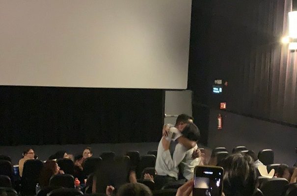 Joven le pide matrimonio a su novia en estreno de Spider-Man: No Way Home