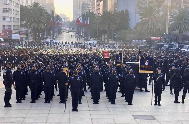 Arranca el primer desfile Conmemorativo de Policías y Bomberos en CDMX
