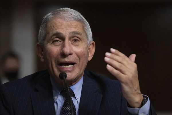 La variante Ómicron está “arrasando en todo el mundo”, advierte Anthony Fauci