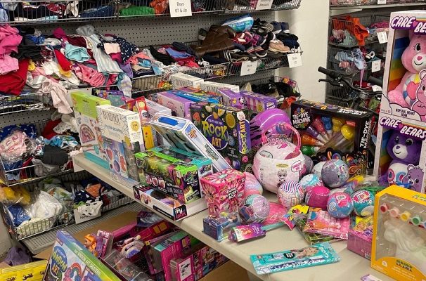 Roban camioneta con juguetes para 350 niños, en Nuevo México