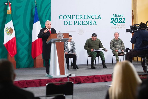 "Deberían promover la democracia": AMLO al INE por revocación de mandato