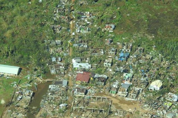 Aumenta a 375 el número de muertos en Filipinas por paso del tifón 'Rai'