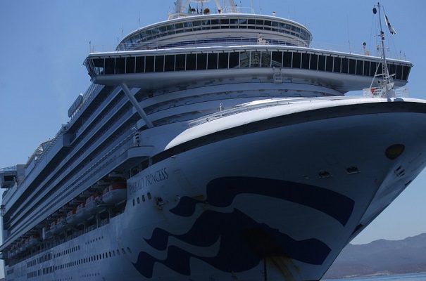 Detectan 44 contagios de Covid-19 en crucero que llegó a Miami