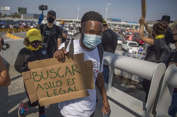 Legisladores demócratas piden a Biden cancelar expansión de 'Quédate en México'