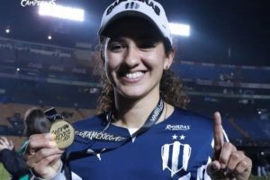 Eva Espejo, la primera entrenadora que es campeona de la Liga MX Femenil