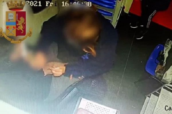 Enfermera y líder antivacunas cobraban 400 euros por fingir vacunar, en Italia #VIDEO