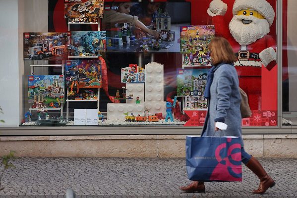 Europa estudia nuevas restricciones ante propagación de Ómicron en la región