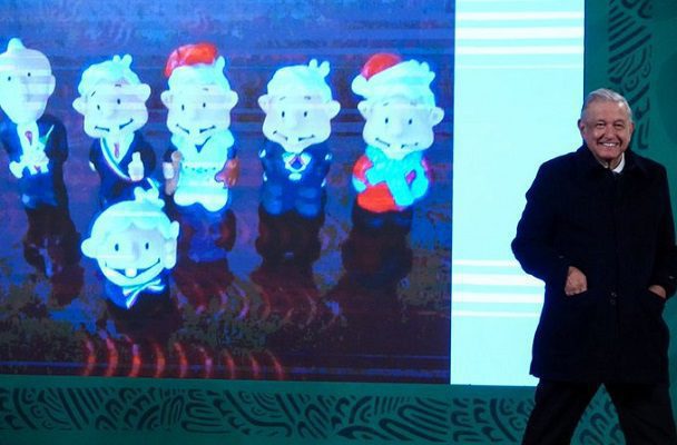 AMLO presume regalos que la gente le hace llegar a Palacio Nacional