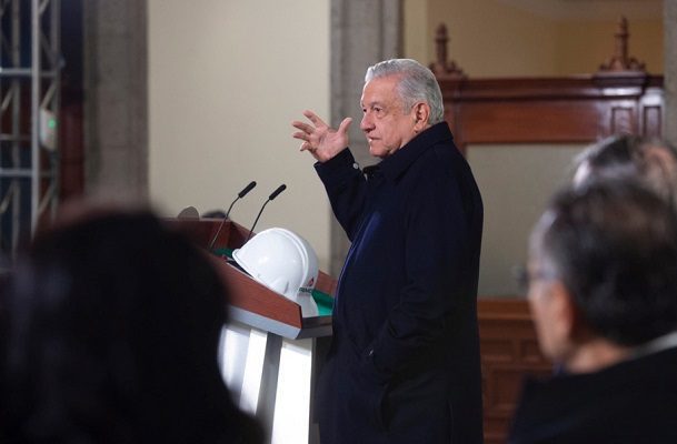 "Humildad" para rectificar aplazamiento de consulta de revocación de mandato, dice AMLO