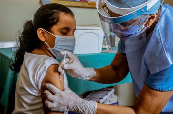 López-Gatell descarta vacunación a menores de 15 años en México
