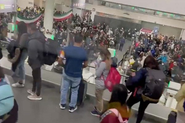 INM culpa al AICM de aglomeraciones en revisión migratoria del aeropuerto