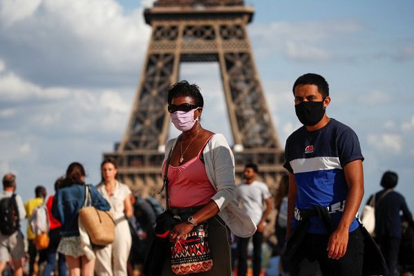 Francia registra récord de 200 mil contagios en un día