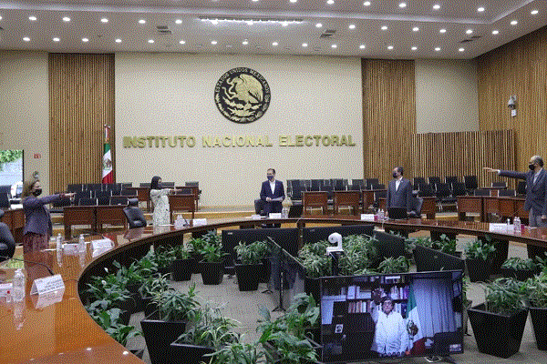 FGR estaría armando carpeta de investigación contra consejeros del INE