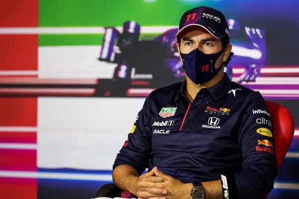 ‘Checo’ Pérez queda fuera del Top 10 de los mejores pilotos de la temporada