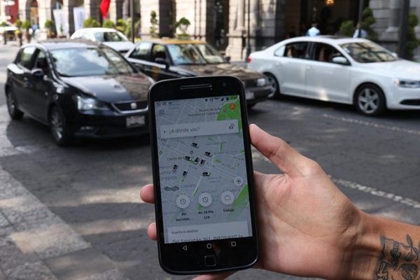 Ante altas tarifas, Puebla establece tope máximo a Uber apps de viaje