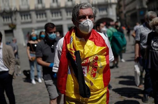 España y Argentina reducen de 10 a 7 días el aislamiento para positivos covid
