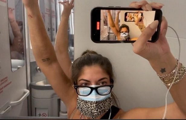 ¡Cuánta responsabilidad! Mujer se auto aísla en vuelo tras dar positivo a Covid-19 #VIDEO