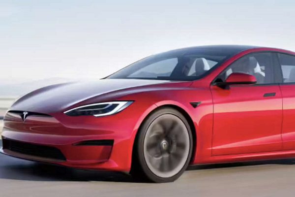 Tesla retira casi medio millón de autos por problemas de seguridad