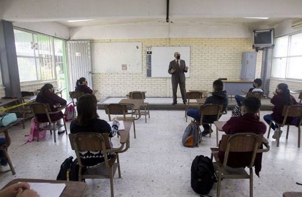 Ante aumento de contagios, Quintana Roo cancela regreso a clases presenciales