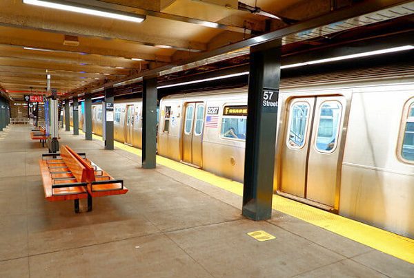 Metro de Nueva York suspende tres líneas por personal con Covid-19