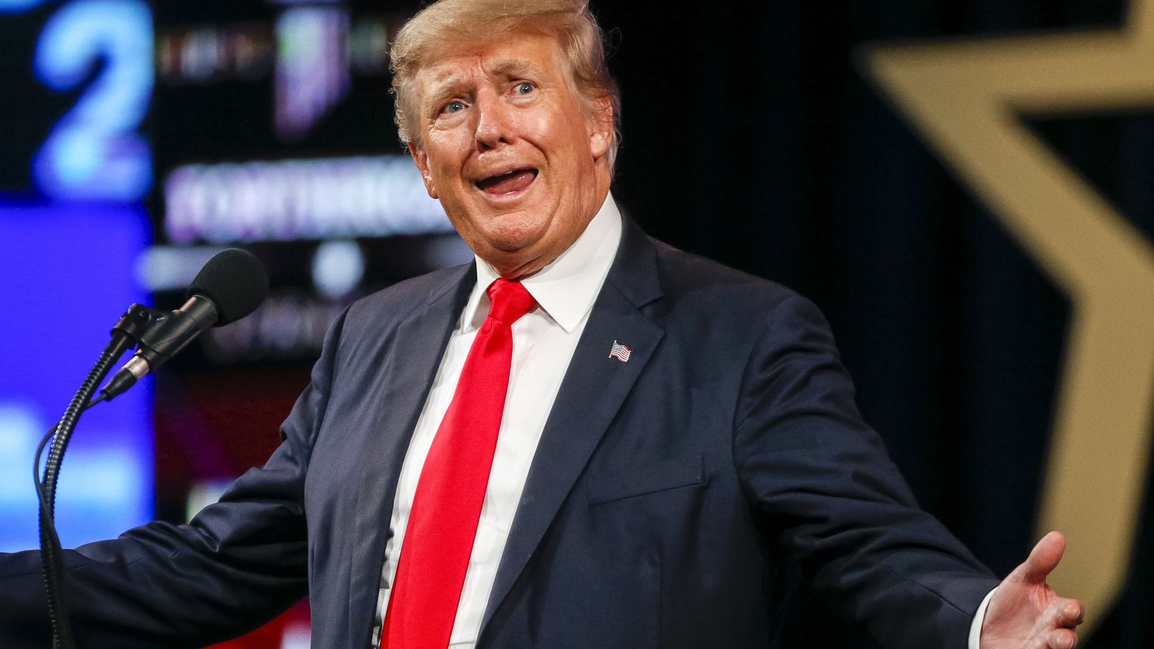 Abuchean a Trump por decir que recibió refuerzo de vacuna antiCOVID