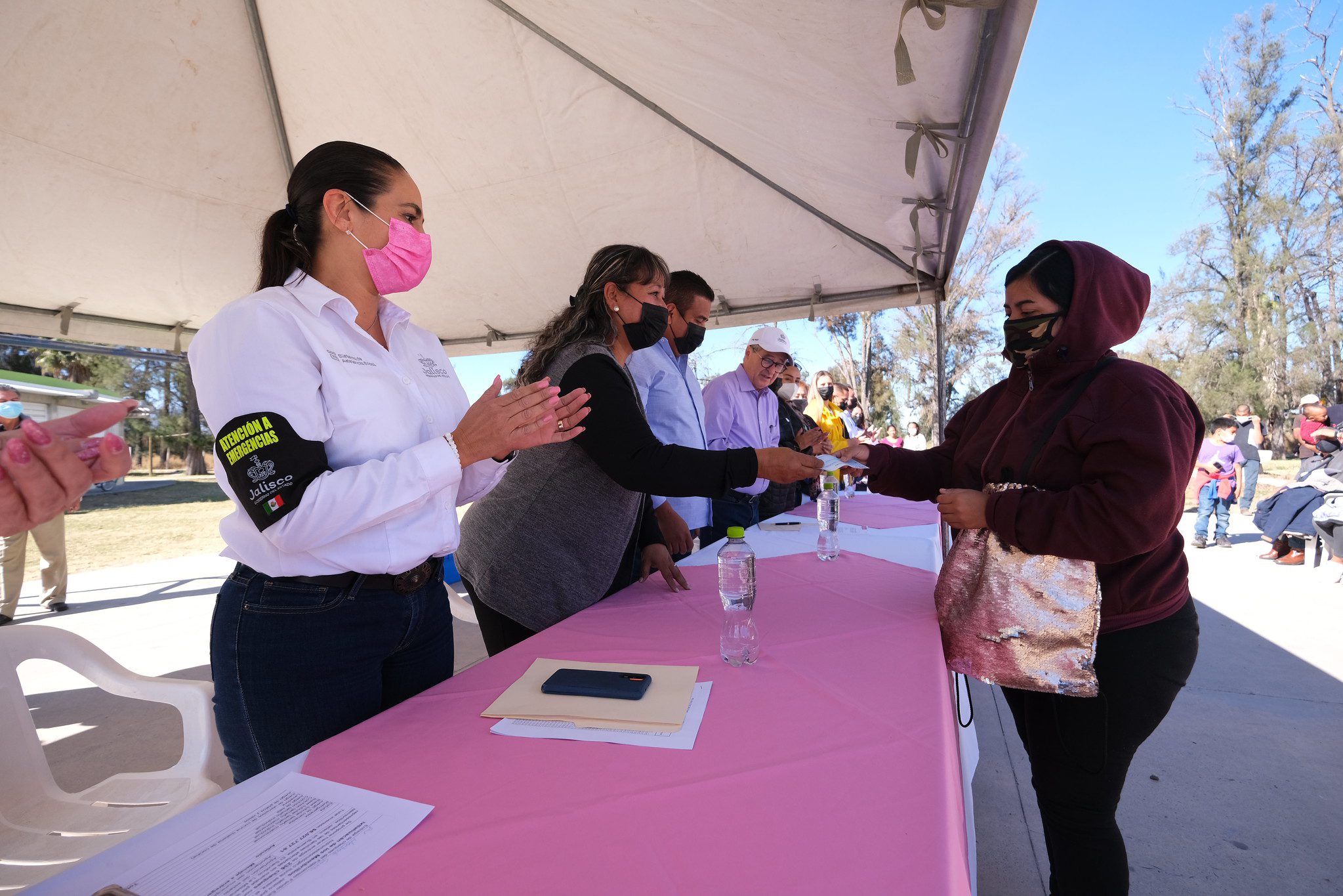 Apoyos económicos a familias afectadas por lluvias en Ixtlahuacán
