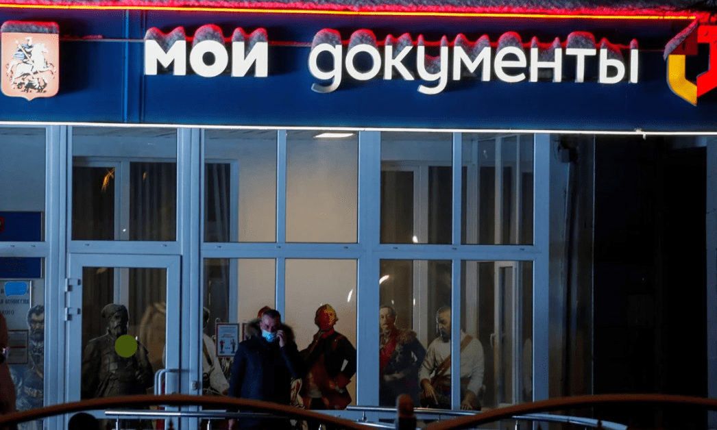 Sujeto asesina a dos personas por pedirle usar cubrebocas en Rusia