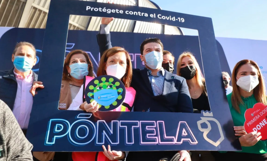 Samuel García festeja vacunación de menores de 15 a 17 en NL