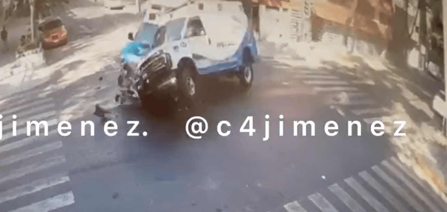#VIDEO Así fue el momento exacto del choque entre ambulancias