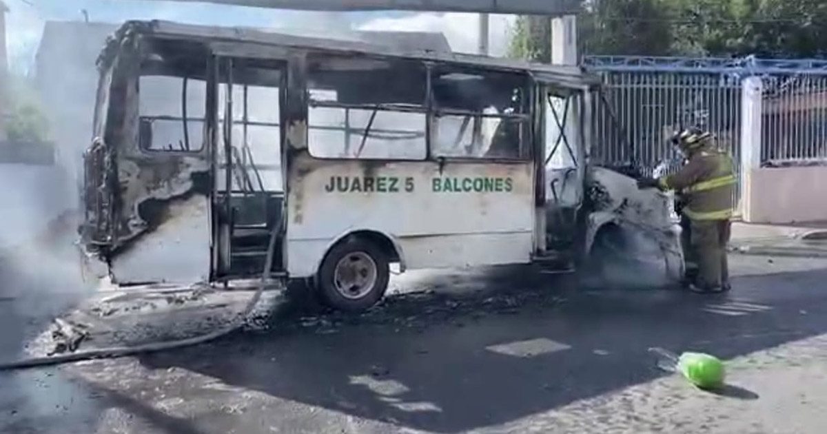 En Tamaulipas, se incendia microbús