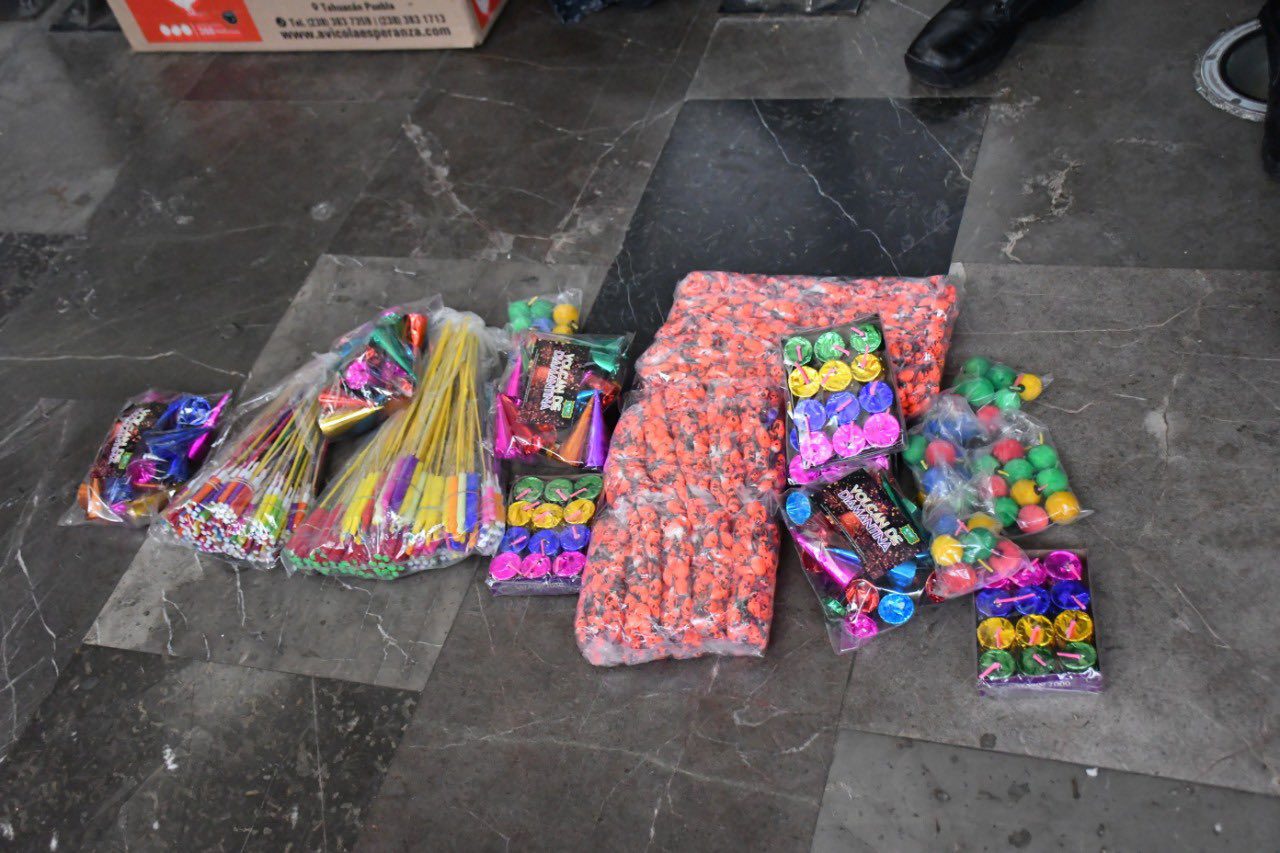 Decomisan 120 kg de pirotecnia en el metro