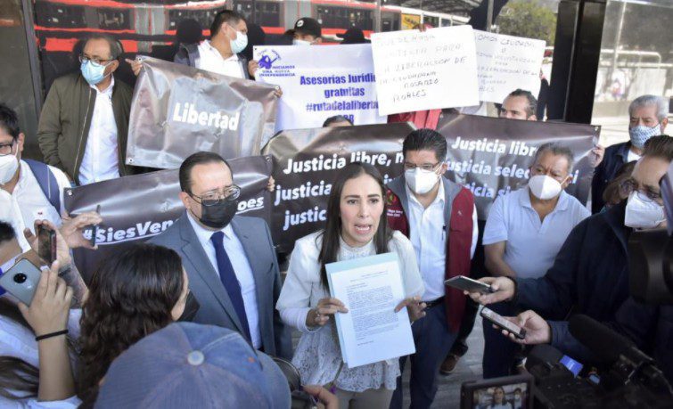 Hija de Rosario Robles denuncia a Gertz Manero