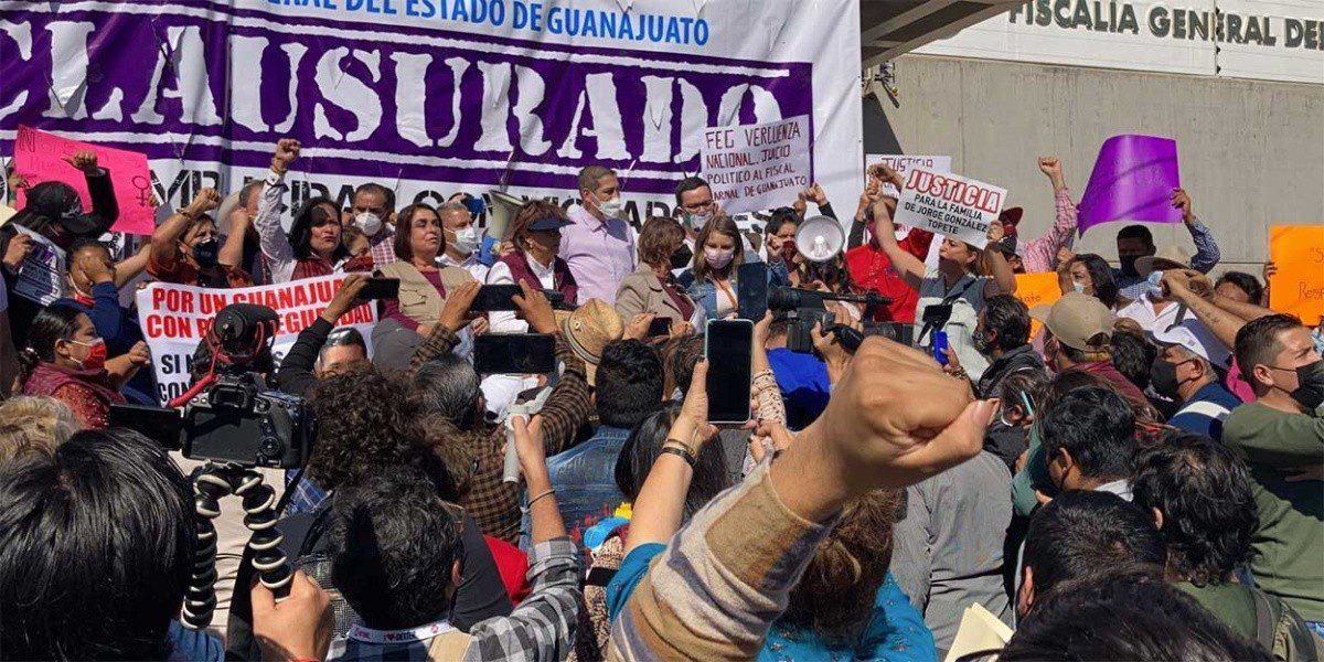 Morena clausura simbólicamente la Fiscalía de Guanajuato