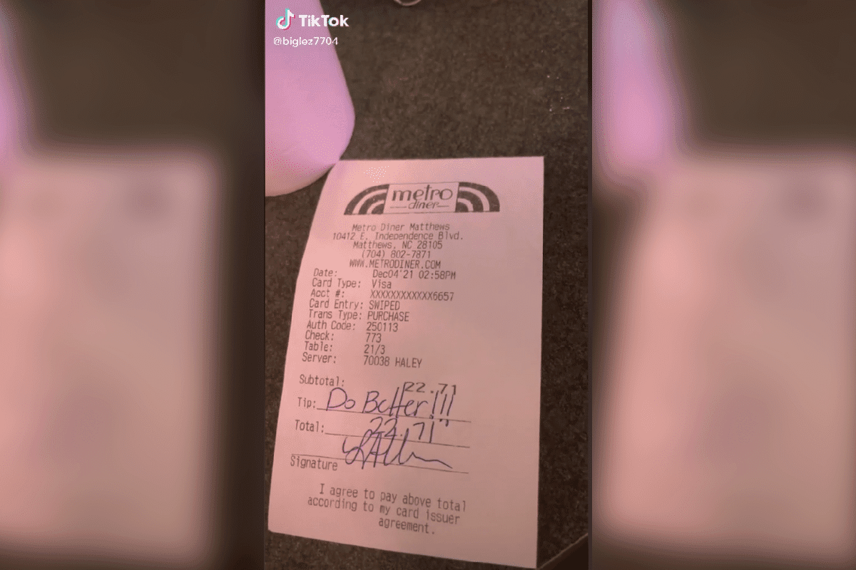 Tiktoker se rehúsa a dejar propina